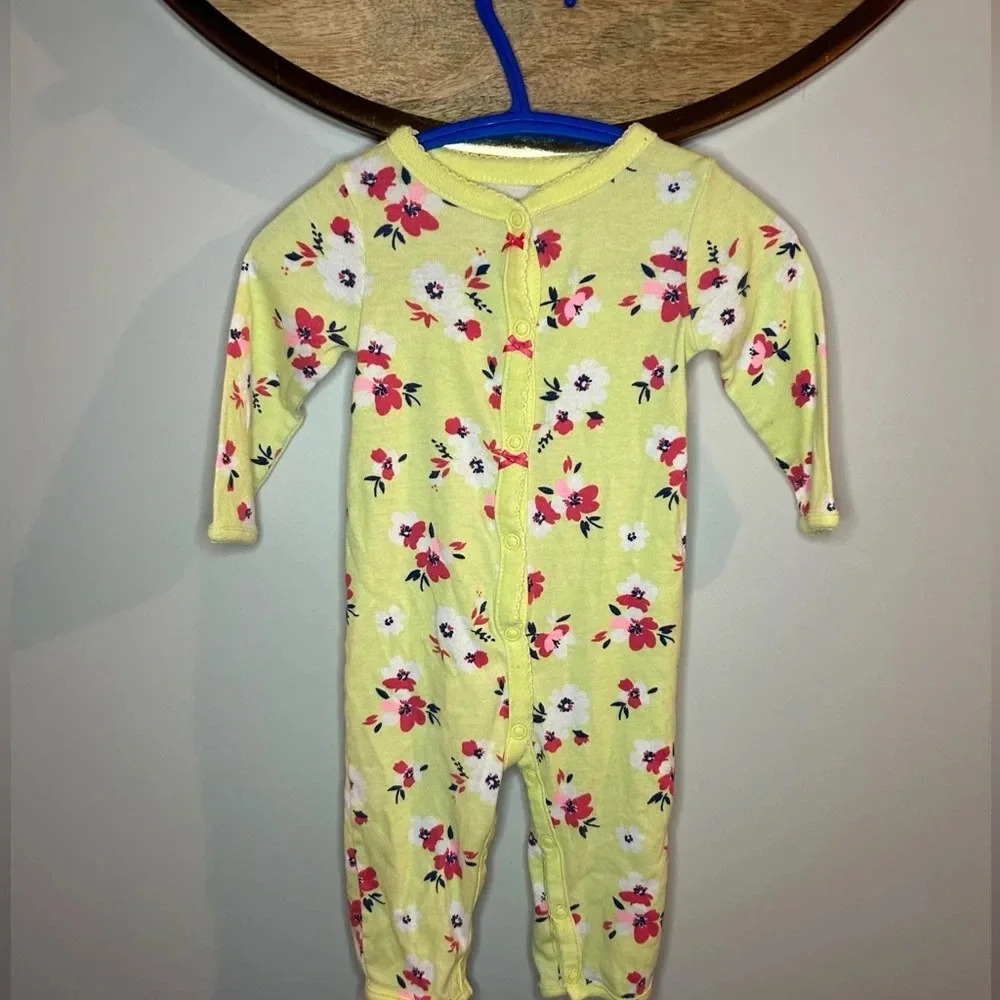 carters one piece outfit  size 6 months​